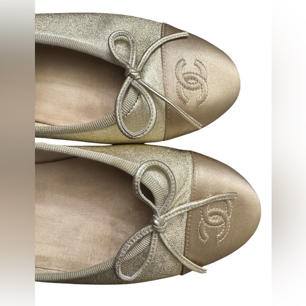 Veterans Day Sale🇺🇸. CHANEL Metallic Gold Flats 38
Today Only - Picture 4 of 7